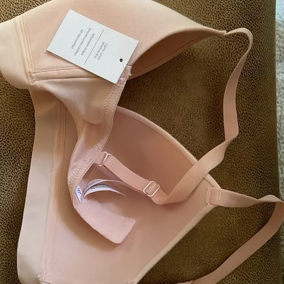 NWT wireless plunge bra - Picture 3 of 6